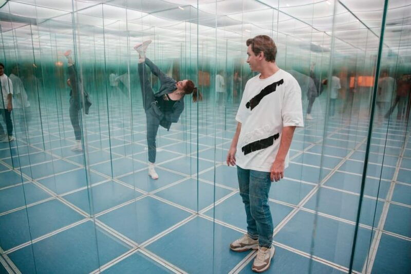 ''House Of Attractions'': Glass Labyrinth Family Ticket 2+1 - Good To Know