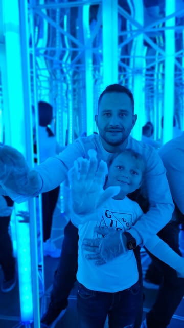 ''House Of Attractions'': Glass Labyrinth Family Ticket 2+1 - FAQ