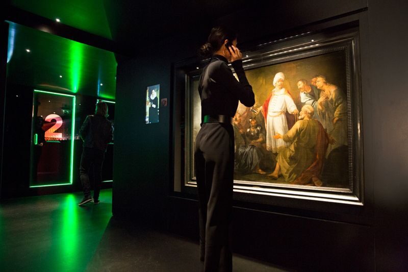 House of Bols Experience with Restaurant Visit in Amsterdam - Taste the liqueurs with a little attention
