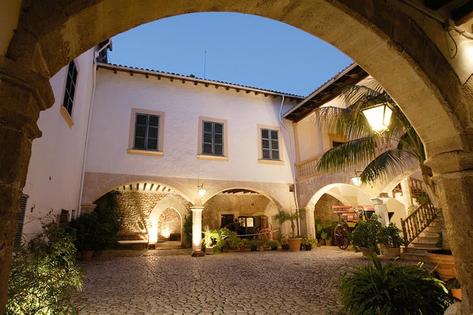 House of Son Amar Exhibit Show in Mallorca - Common Questions
