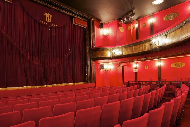 How To Become A Parisian In One Hour Comedy Show in Paris - Who will enjoy the show most