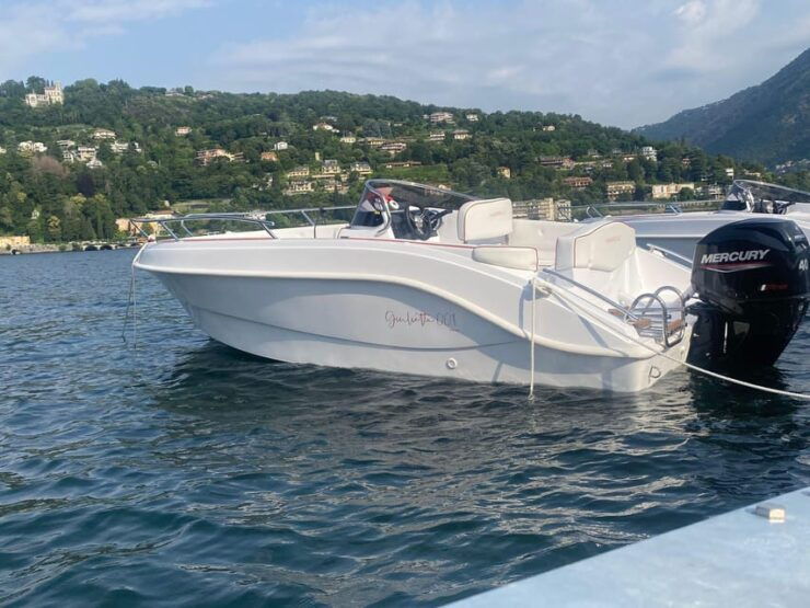 How to Rent a Boat to Discover the Most Popular Lake in the World - Good To Know