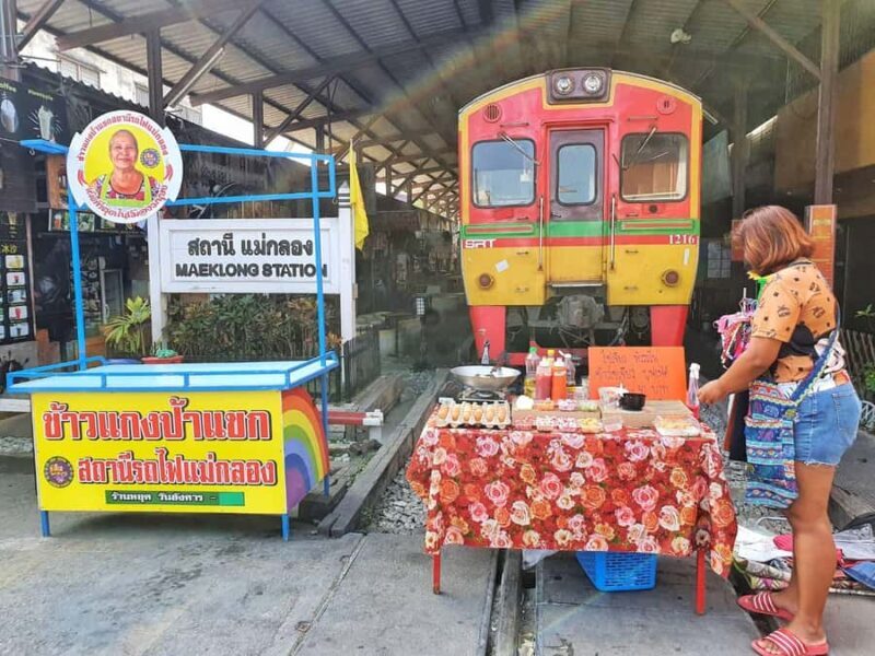 Hua Hin: Maeklong Railway & Amphawa Floating Markets Tour - Good To Know