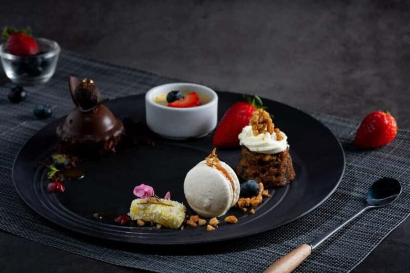 Hua Hin: Vana Nava Sky Bar Rooftop at Holiday Inn - Authentic Insights from Reviews