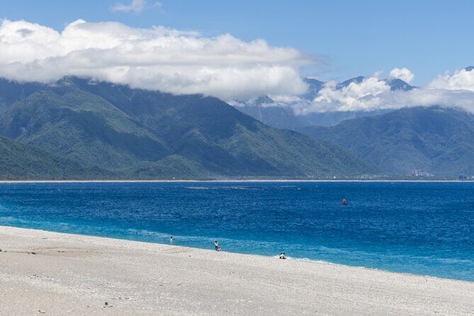 Hualien Tour in Qixingtan Beach, Liyu Lake, and Lintianshan Park - Good To Know