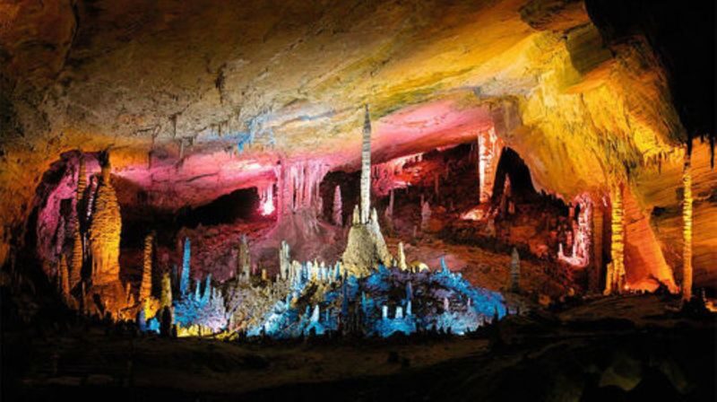 Huanglong Cave Scenic Area - A Cave Visit With Two Different Rhythms