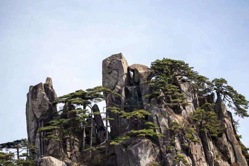 Huangshan: Mountain Top Day Trip with Cable Car and Pickup - The Experience in Detail