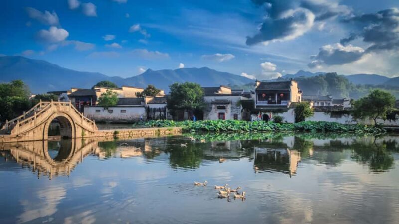 Huangshan: Private Hongcun Tour UNESCO Site & Ancient Lanes - Exploring Hongcun in Depth