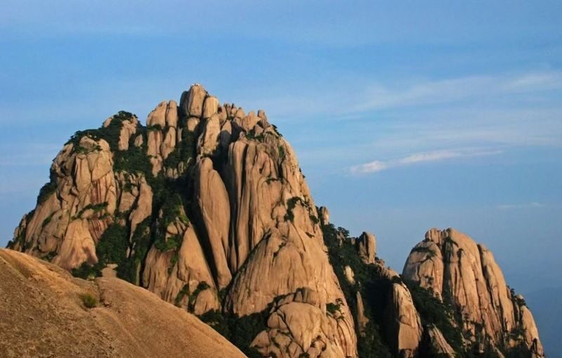 Huangshan Welcoming Pine One-Day Tour - What a full day can and cannot tell you