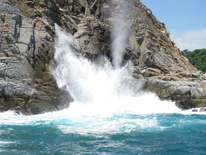 Huatulco: Bays Boat Tour with Snorkeling and Hotel Pickup - Good To Know