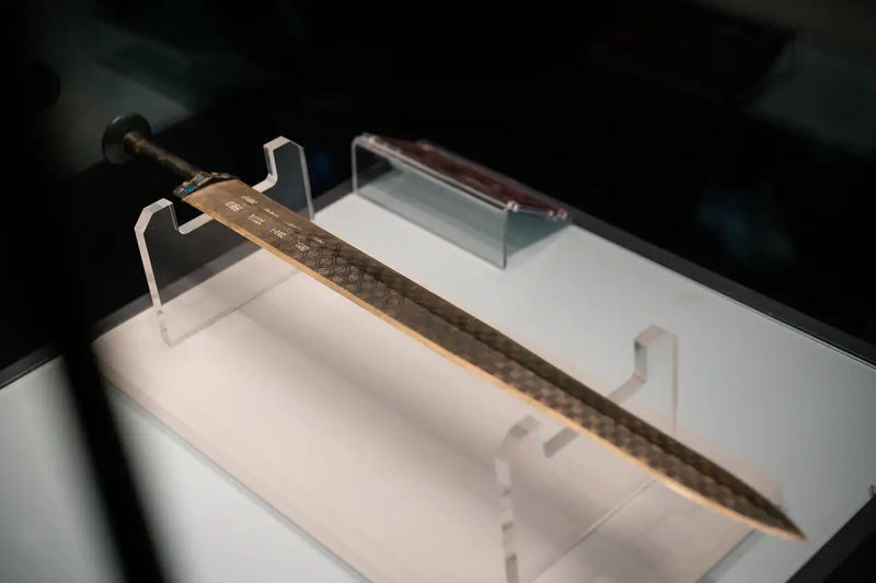 Hubei Provincial Museum - The Sword of Goujian and three other treasures