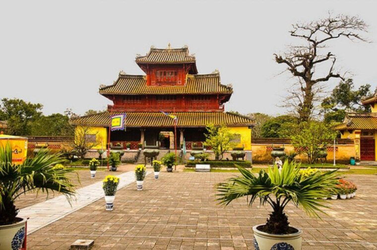 Hue Car Rental With Driver for Sightseeing City Day Trip - Tomb of Minh Mang: Marveling at the Royal Living Areas