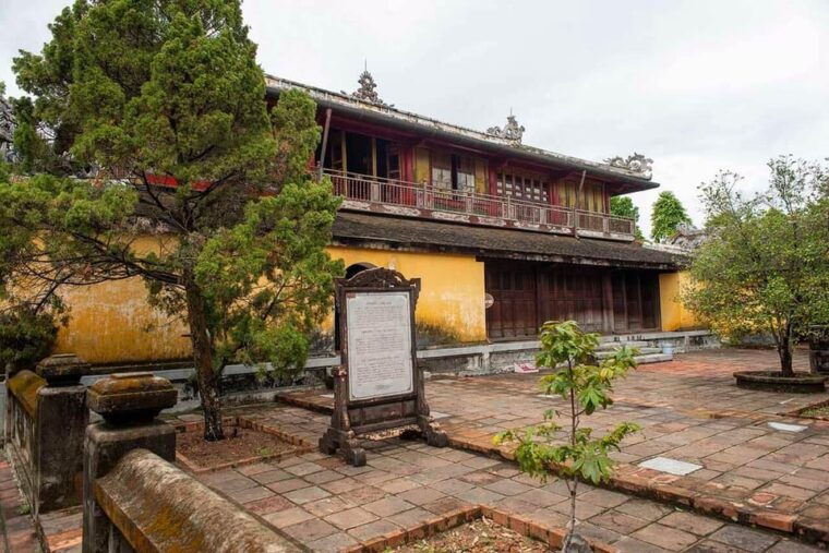 Hue: City Day Trip by Private Car & English Speaking Driver - Nguyen Dynasty Tombs: Exploring the Past
