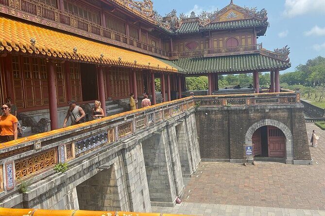 Hue City Tour from Da Nang with Hai Van Pass, Pagoda & Royal Tomb - Thien Mu Pagoda: A Spiritual and Photogenic Landmark
