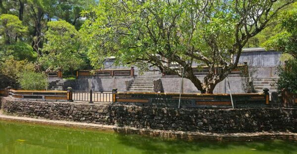 Hue City Tour Half Day: Imperial City and Tu Duc Tomb by Car - Why Choose This Tour