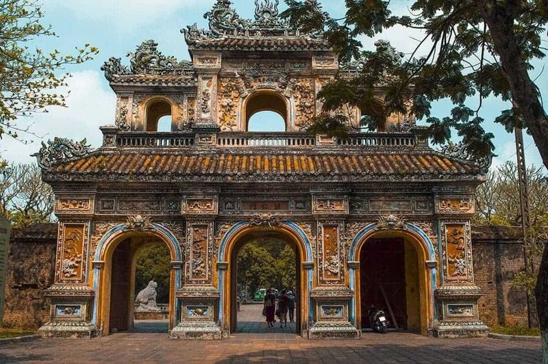 Hue Discovery Deluxe Full Day Tour - Lunch brings Hue flavors into the day
