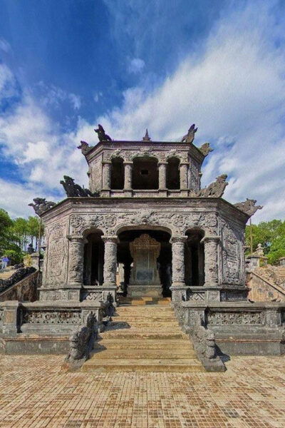 Hue: Dragon Boat Cruise, Imperial Citadel, & Market Day Trip - Tips for a Great Experience