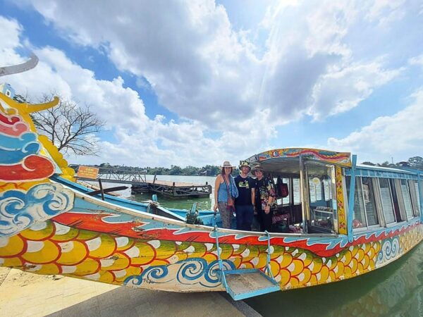 Hue: Dragon Boat Trip to Visit Thien Mu Pagoda & Royal Tombs - Exploration of Thien Mu Pagoda