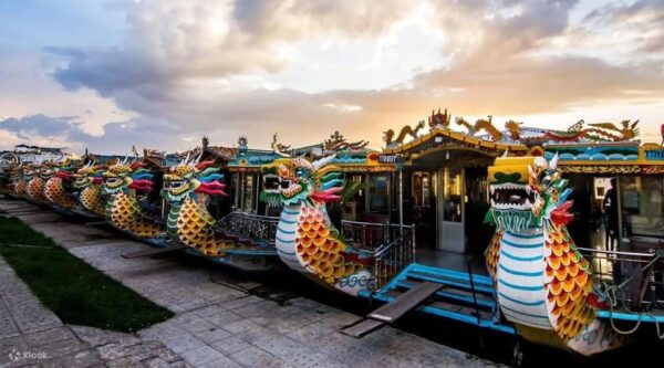 Hue: Dragon Boat Trip to Visit Thien Mu Pagoda & Royal Tombs - Local Cuisine and Dining
