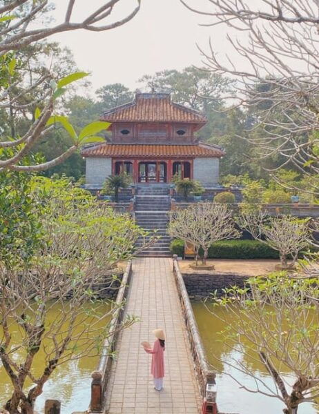 Hue: Dragon Boat Trip to Visit Thien Mu Pagoda & Royal Tombs - Frequently Asked Questions