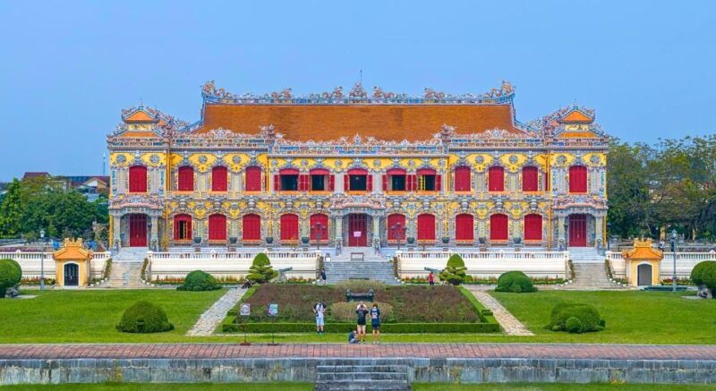 Hue: Hue Walking Tour to Imperial Citadel With Tour Guide - Exploring the Ngo Mon Gate