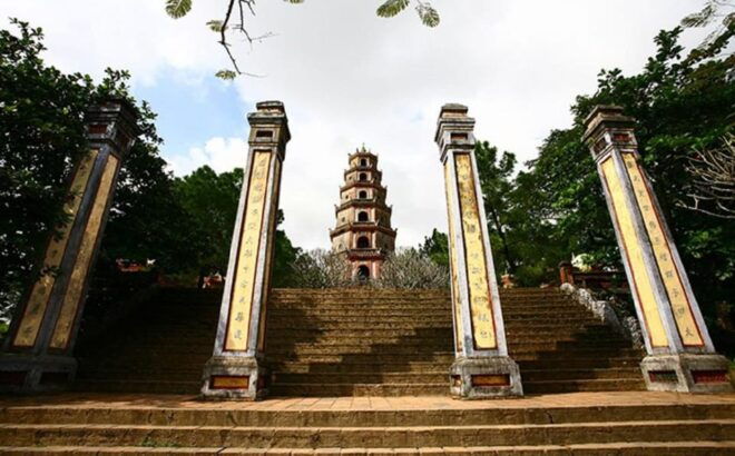 Hue : Imperial Citadel - Thien Mu Pagoda - Dragon Boat Trip - Highlights of the Tour