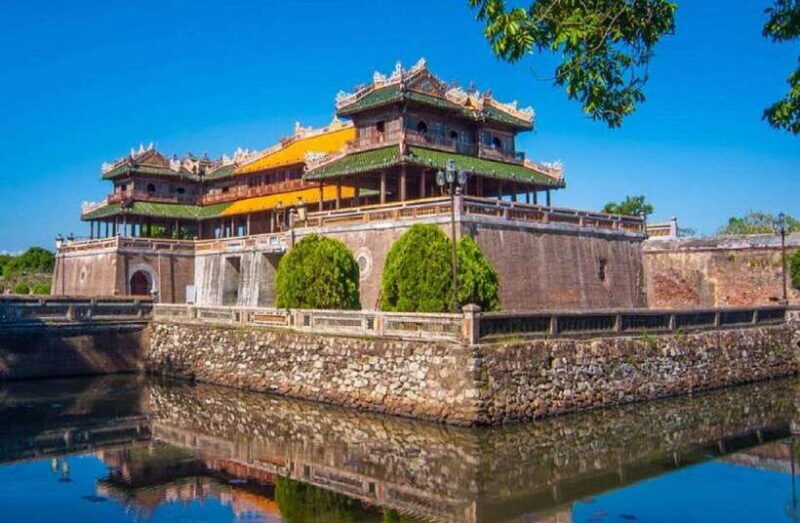 Hue: Imperial City, Royal Tombs, Pagoda & Dragon Boat Tour - Scenic Dragon Boat Cruise on the Perfume River