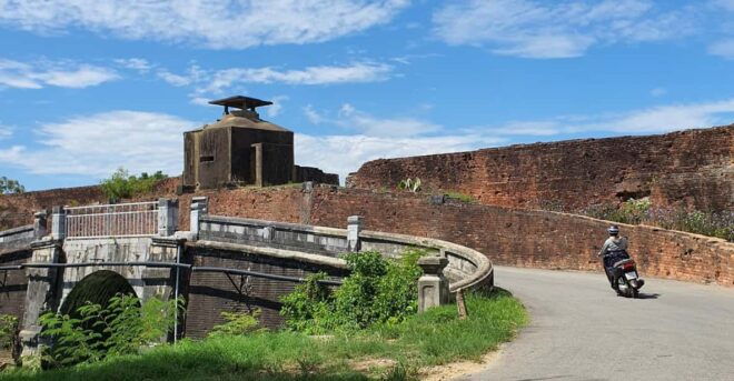 Hue: Motorbike Tour Into the Citadel and Along Nguyen Ha Canal - Key Stops Along the Route