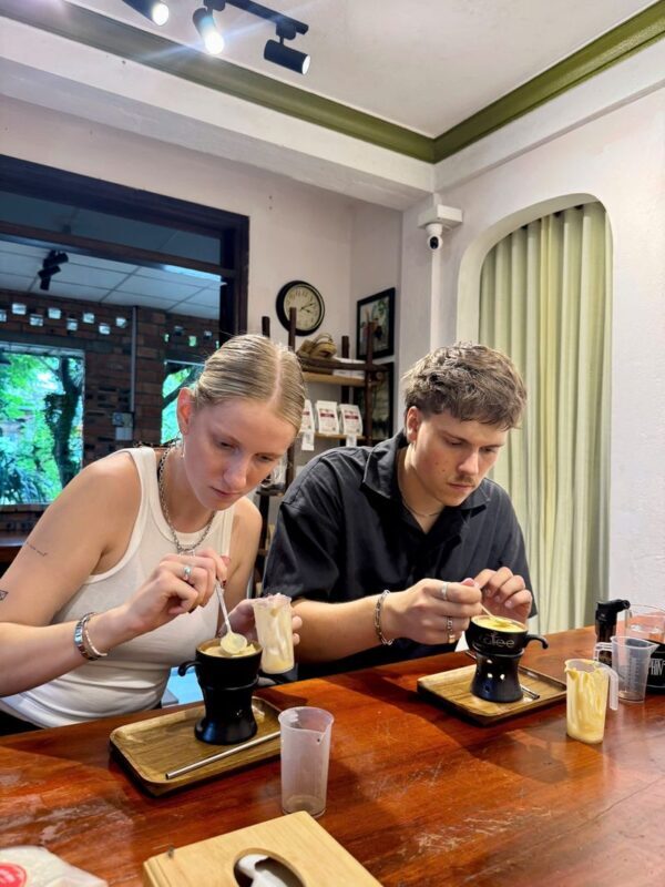 Hue Phin Coffee Class With Egg, Salt & Coconut Styles - Duck, Uyen and the value of a small class