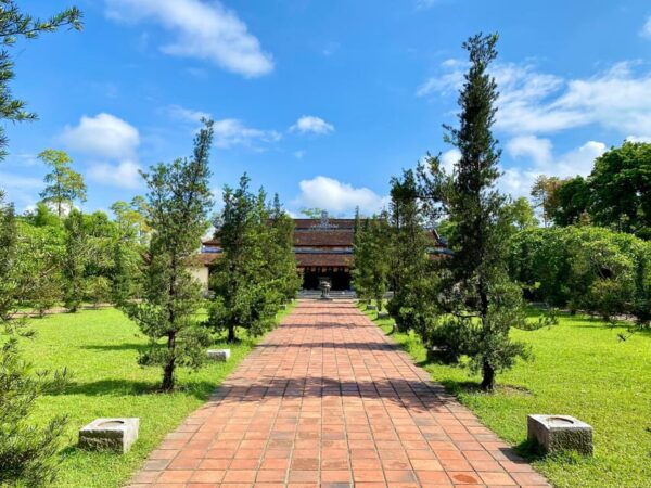 Hue: Private Dragon Boat, Thien Mu Pagoda & Minh Mang Tomb - Frequently Asked Questions