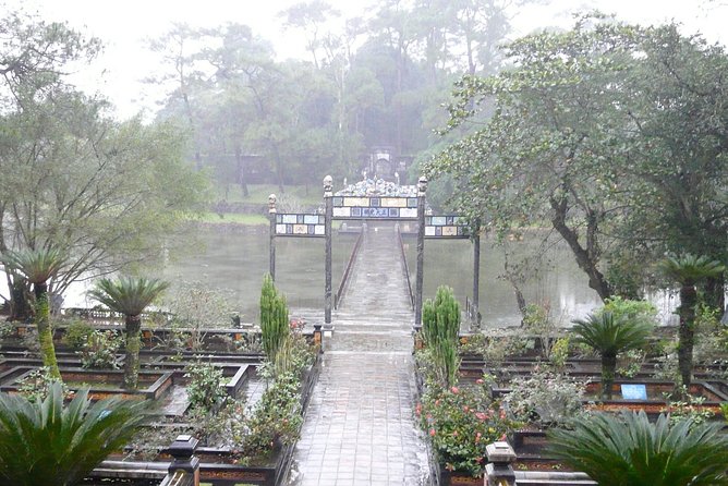 Hue Private Guided Tombs and Thien Mu Pagoda Tour - Tour Highlights