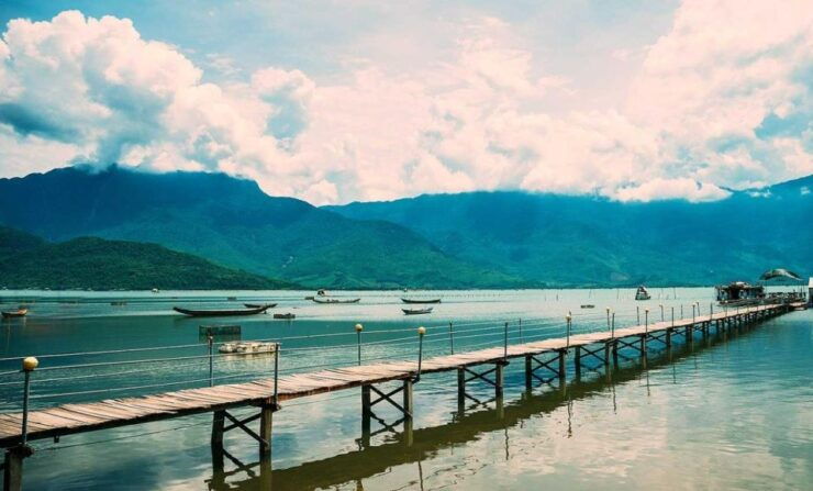Hue: Private Transfer To/From Hoi an With Sightseeing - English-Speaking Driver Provided