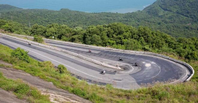 Hue: Private Transfer To/From Hoi an With Sightseeing - Explore the Famous Hai Van Pass
