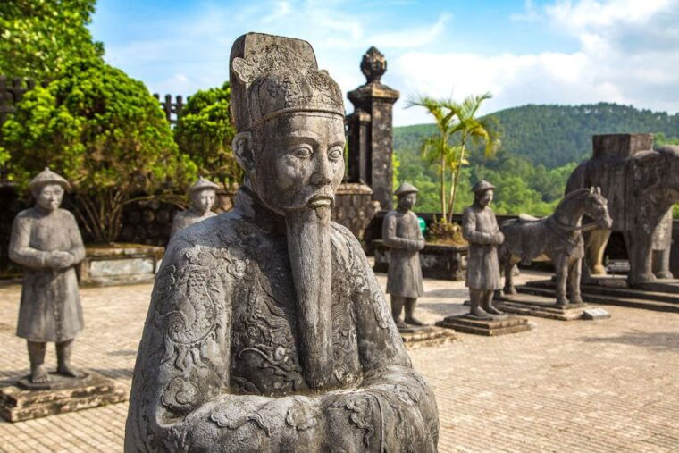 Hue: Royal Tombs, Pagoda, Perfume River by Dragon Boat & Car - Tu Duc Tomb