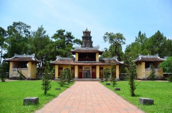 Hue : Royal Tombs- Thien Mu Pagoda- Dragon Boat Private Tour - Travel Tips