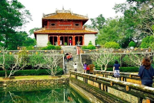 Hue : Royal Tombs- Thien Mu Pagoda- Dragon Boat Private Tour - What to Bring