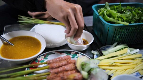 Hue Street Food Tour: Taste Local Flavors With Local Guide - Local Guide Insights