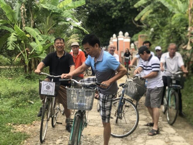 Hue: Thuy Bieu Village Bike Tour With Lunch - Local Trades and Cultural Experiences