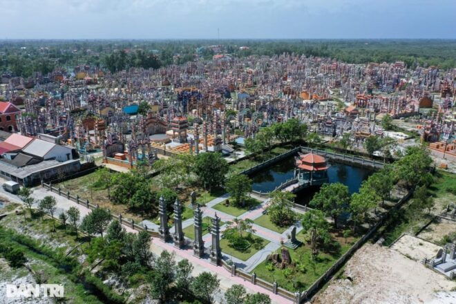 Hue to Hoi An Via An Bang Cemetery by Private Car - Hai Van Pass Views