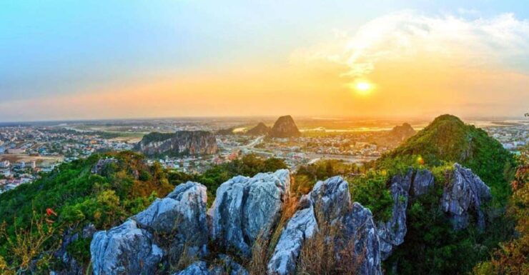 Hue: Transfer Hue to Hoi An by Private Car- English Driver - Driver and Language Details