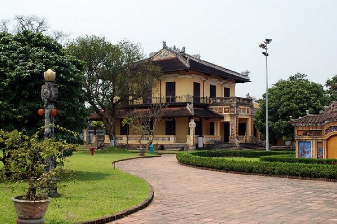 Hue Walking Tour to Imperial Citadel and Forbidden City - Captivating Traveler Photos