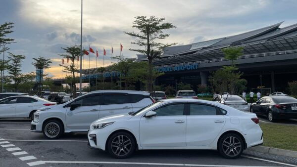 Hui: Transfer Phu Bai Airport to Hoi an via Hai Van Pass - Scenic Stops Along the Route