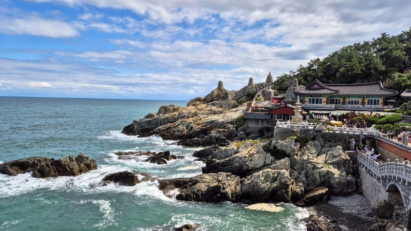 Huinnyeoul Culture Village & Haedong Yonggungsa Temple One-day City Highlights Tour - Two sides of Busan in one day