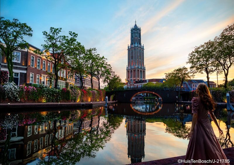 Huis Ten Bosch 1 Day Bus Tour From HAKATA - The 8 p.m. choice: lights or fireworks
