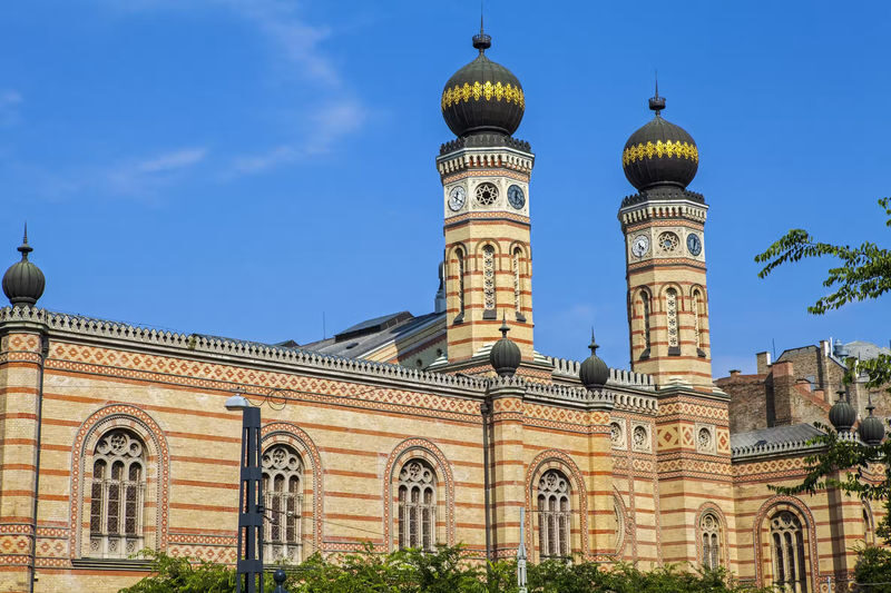 Hungarian Jewish Museum and Dohany Street Synagogue Ticket - The memorial park, cemetery, and Heroes’ Temple