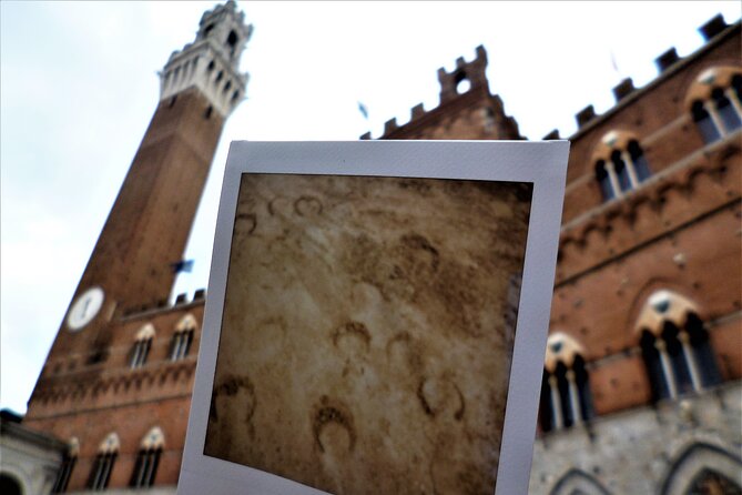 Hunt for the 10 Treasures of Siena - Engage in a Scavenger Hunt Experience