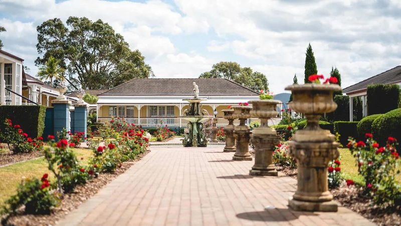 Hunter Valley Day Trip from Sydney, Australia (Chinese & English Guided Tour / Includes Lunch + Tip) - Lunch at voco Kirkton Park: a welcome pause