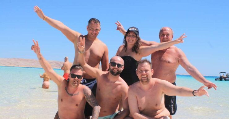 Hurghada: Submarine & Speedboat to Magawish Island W Lunch - Express Security Check & Guide