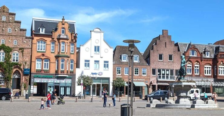 Husum: Romantic Old Town and Harbour Self-guided Tour - Booking and Cancellation