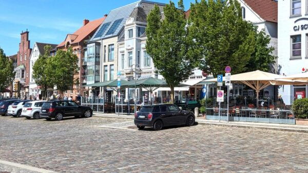 Husum: Romantic Old Town and Harbour Self-guided Tour - Getting Started